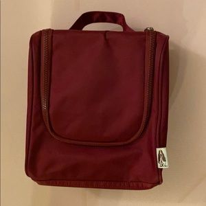 Hush puppies travel wash bag